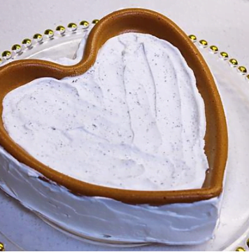 桃心草莓蛋糕，滿滿的草莓香氣，漂亮又美味